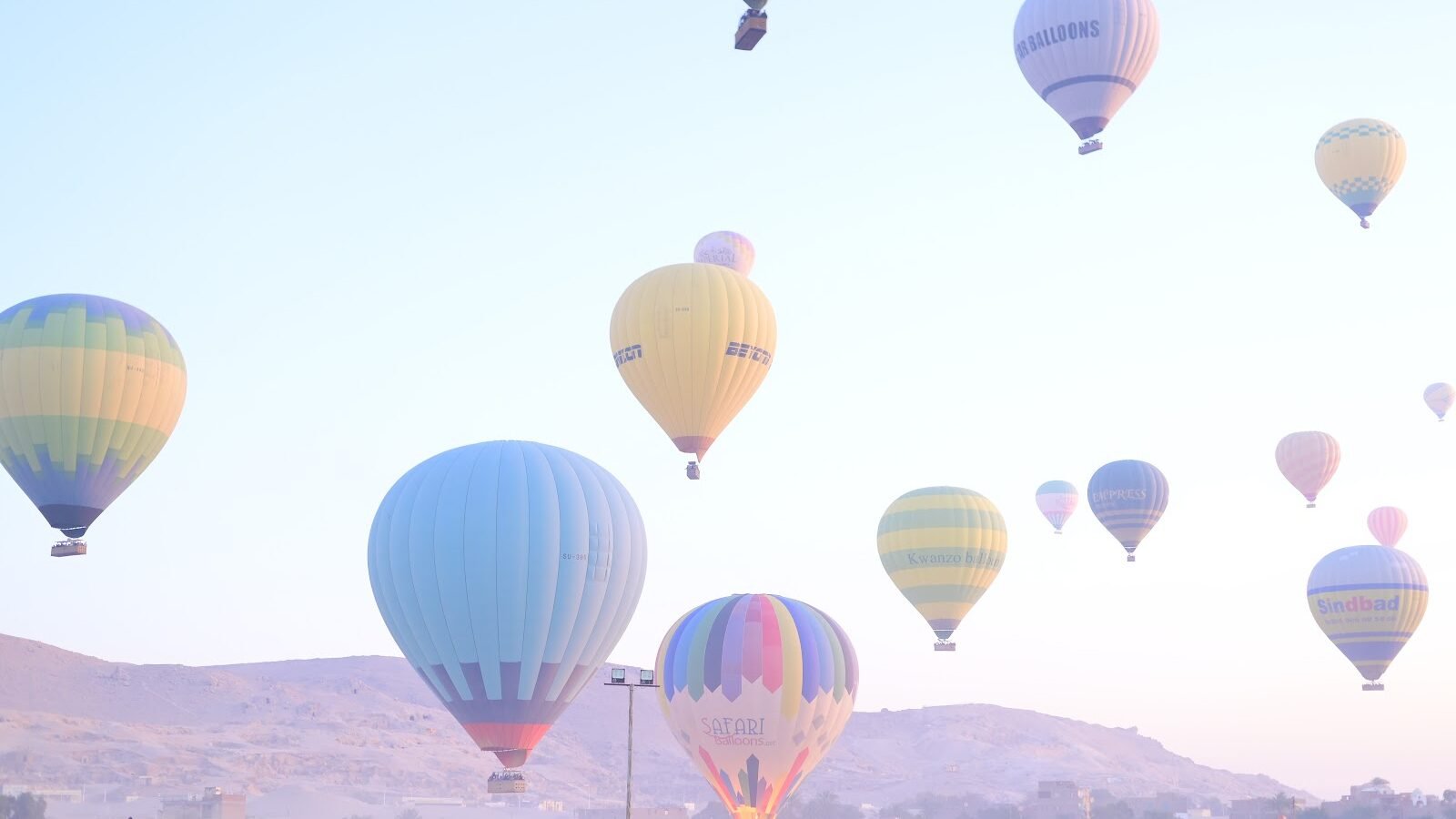 Balloons over the Theban hills, Luxor